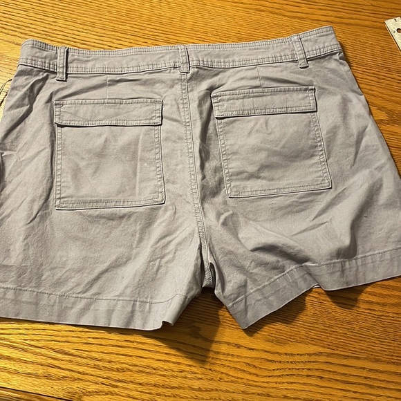 High rise Shorts 3.5” inseam-light blue - Picture 7 of 11